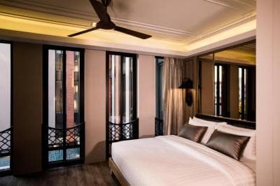 Deluxe Room Pool View (King Bed)